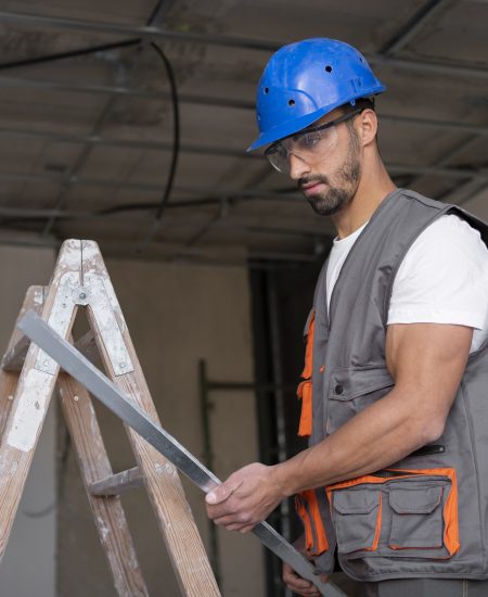 medium-shot-construction-worker-ladder
